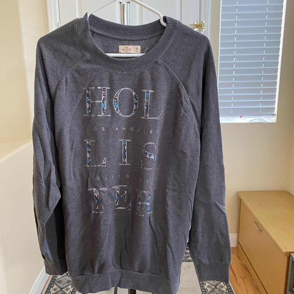 Hollister gray sweatshirt size medium